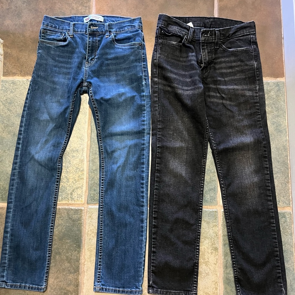 The price is for both pair of jeans: black Levi’s 511 and blue Levi’s 511. Slim